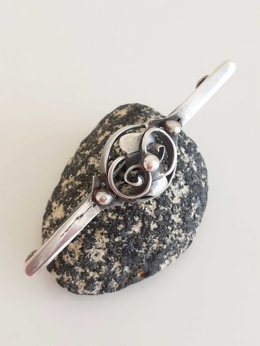 Srebrna broszka vintage sygnowana Hermana Siersbøl?