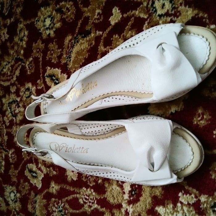 Босоножки женские.