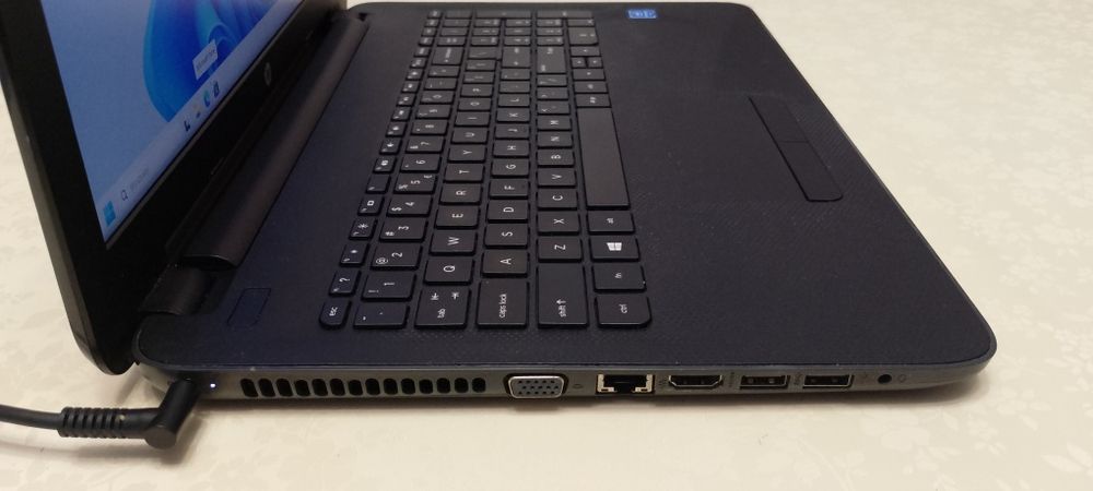 Laptop HP 250 G4 SSD i3 5th Win11 gwarancja.