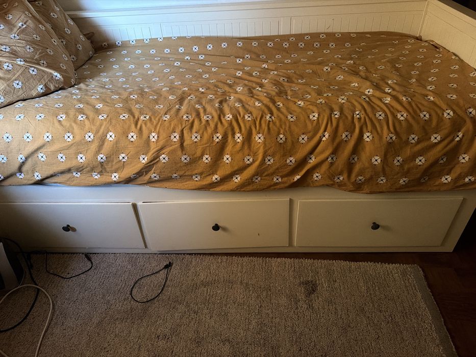 cama ikea, com estrado sem colchao