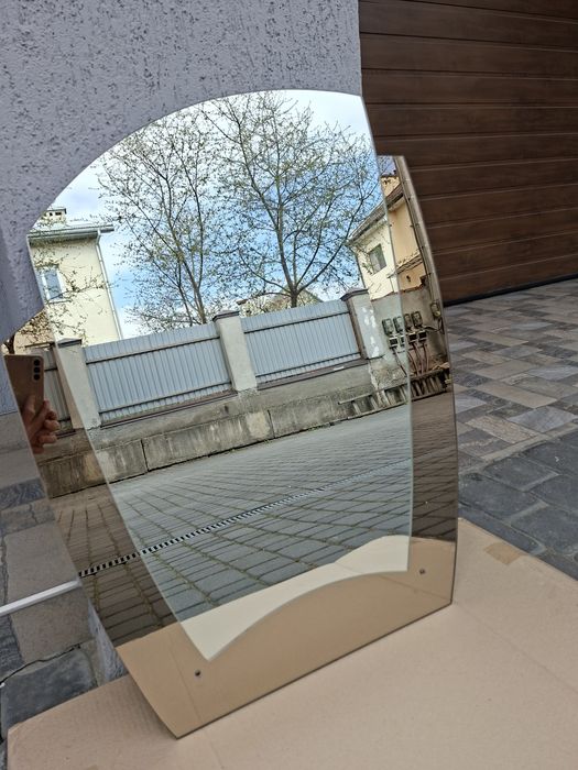 Дзеркало у ванну з декором і полицею