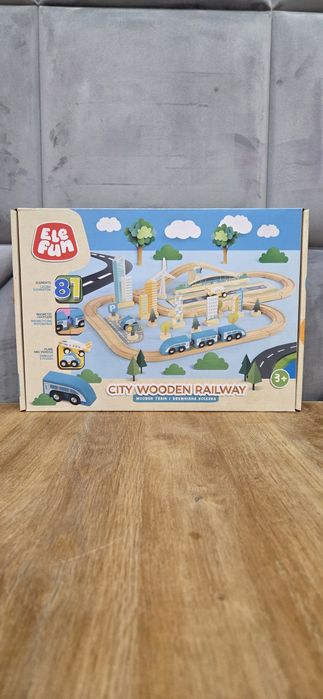 Drewniana Kolejka City Miasto z Lotniskiem tory 2,7m 81 el  E