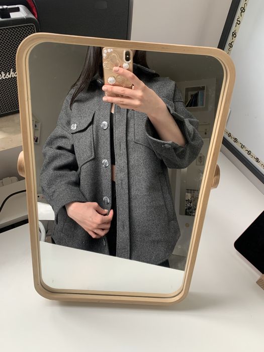 szara kurtka koszulowa wiosenna zapinana na guziki stradivarius