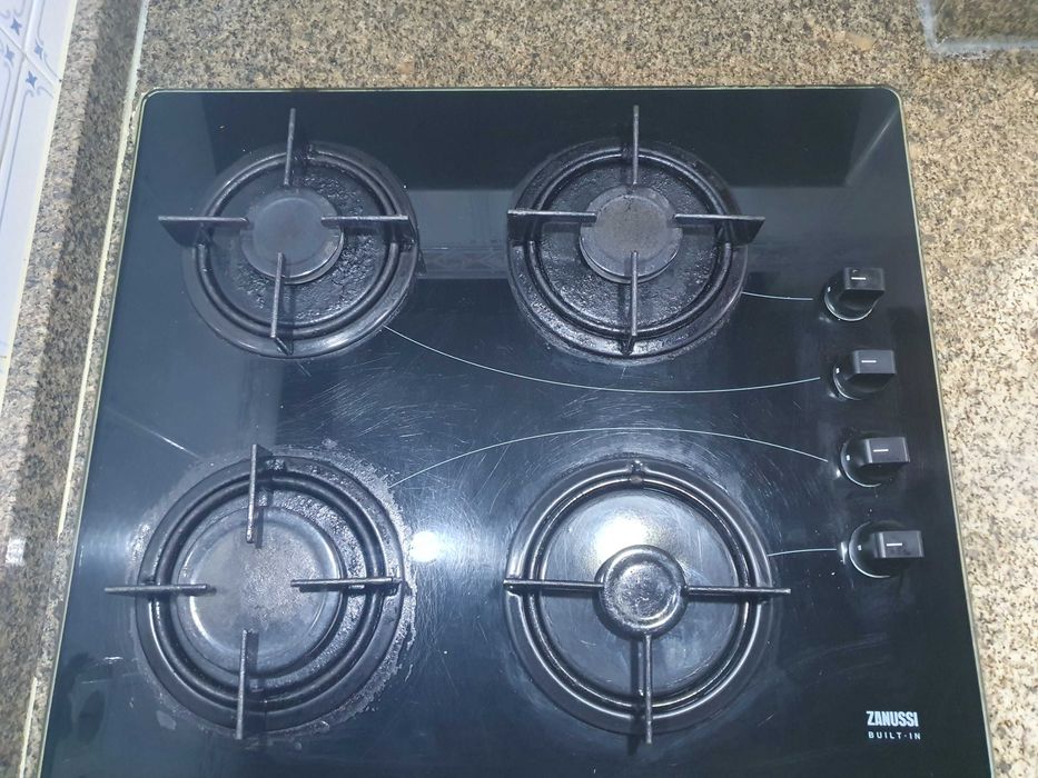 Placa Gaz Zanussi a funcionar em plenas condições