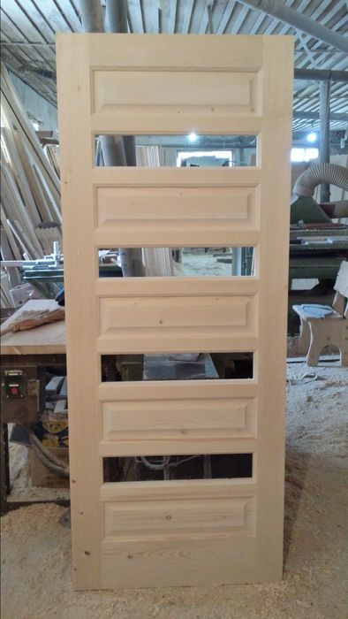 Двері із масиву. Виготовлення дверей із дерева під замовлення. Двері