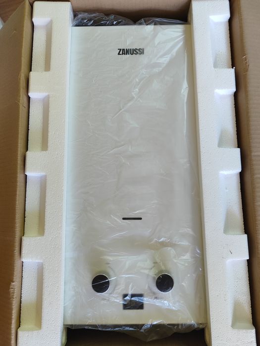 Колонка газовая Zanussi. Газова колонка Zanussi.