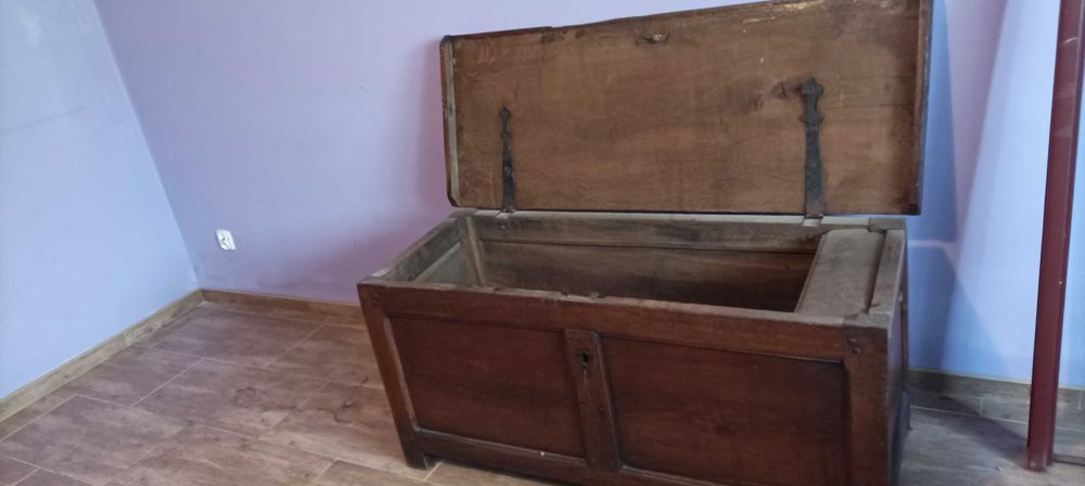 Sprzedam kufer dębowy