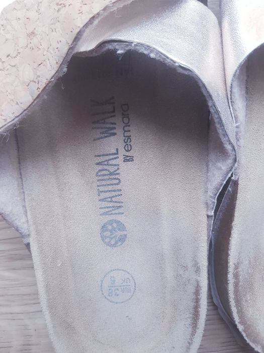 Klapki z skórzaną wkładka marki Esmara Natural Walk rozmiar 38 .