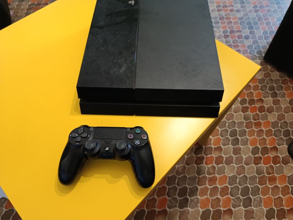 PlayStation 4 com comando