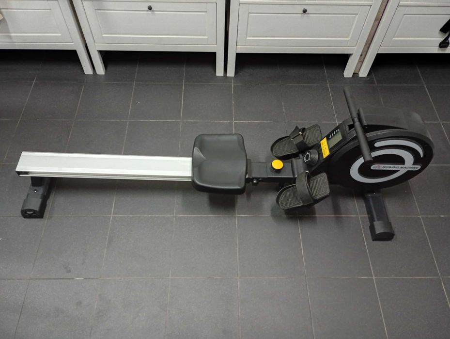 Selling rowing machine439595372381491201