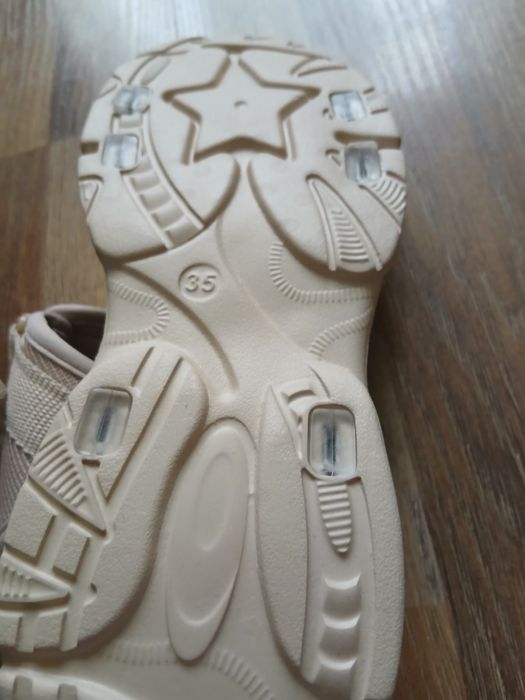 Костюм зі спідничкою та босоніжки для дівчинки