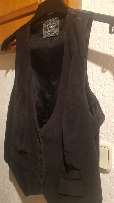 Roupa preta 2 coletes e 2 camiseiros