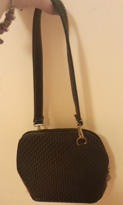 Сумочки різні за розміром і кольором