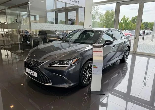 Lexus ES