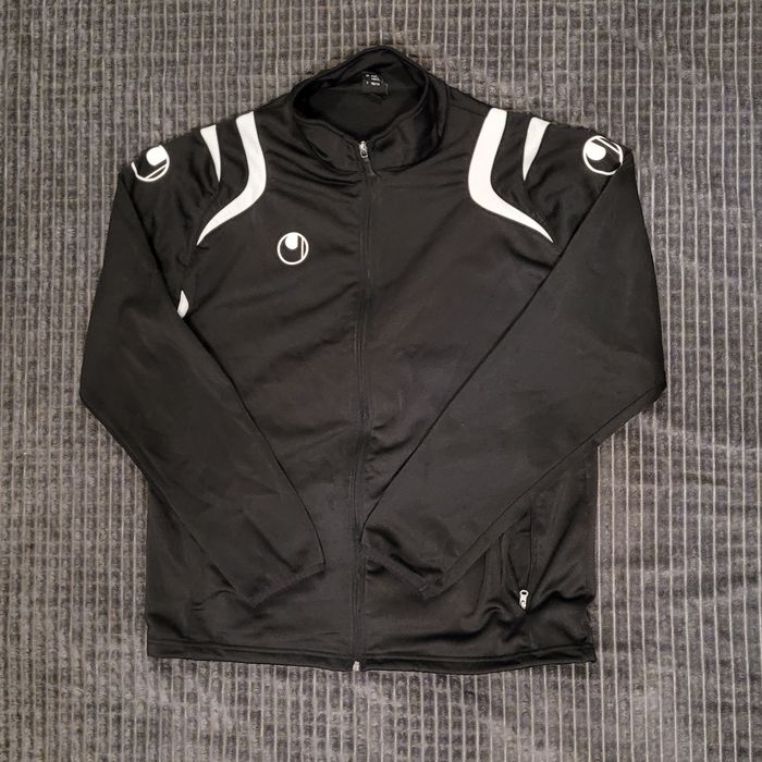 Czarna bluza sportowa