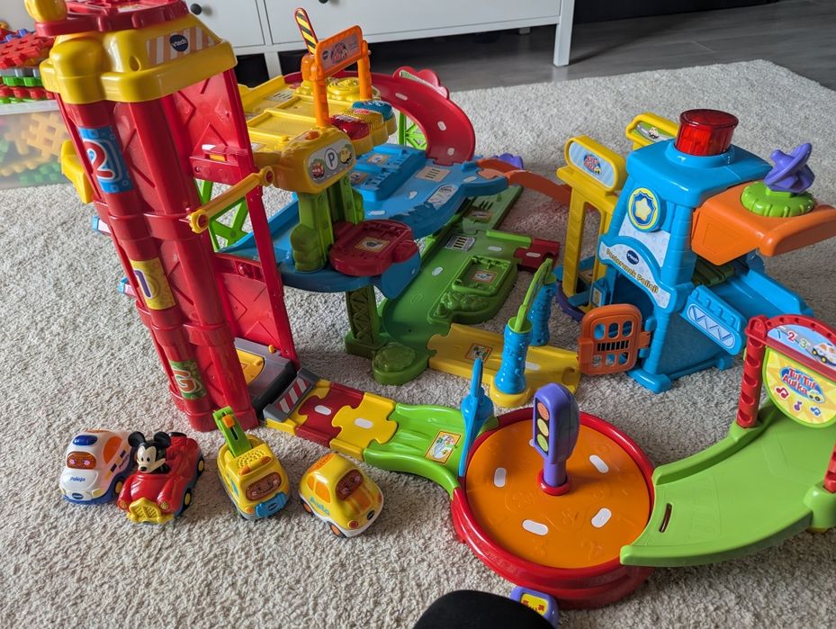Dwa zestawy tut tut  vtech