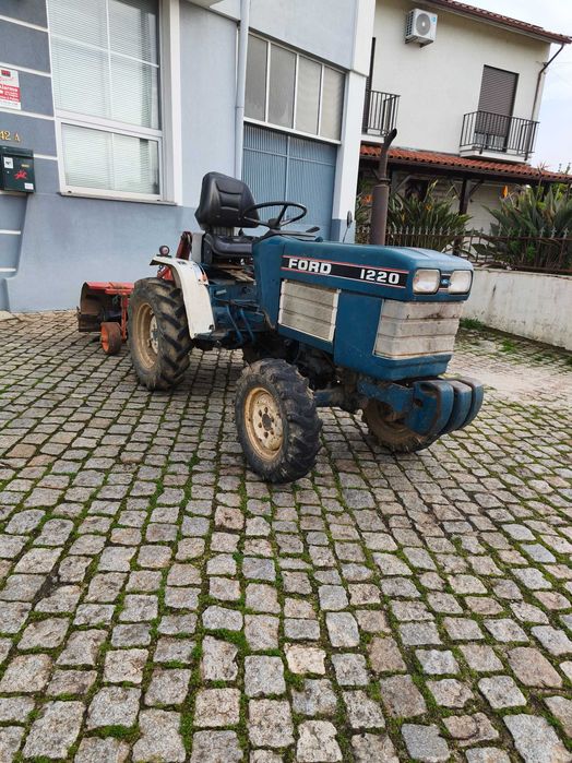 Tractor 4x4 com documentos