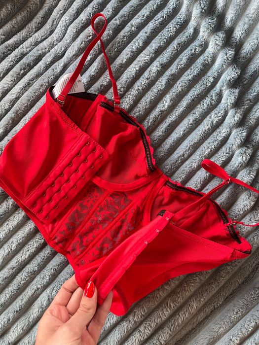 Gorset czerwony koronkowy / biustonosz czerwony , regulowany