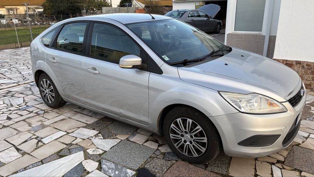 Ford Focus 2010 cinzento