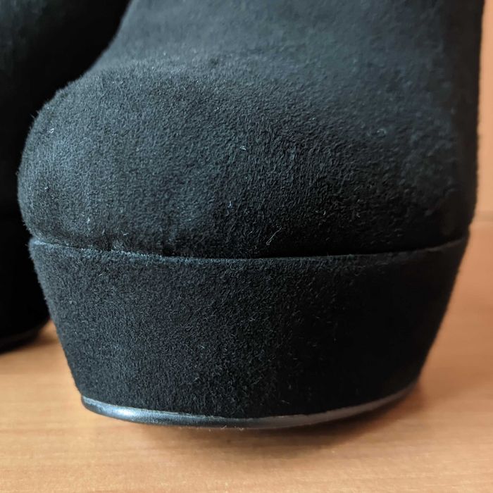 Замшевые ботфорты ELLENKA на платформе