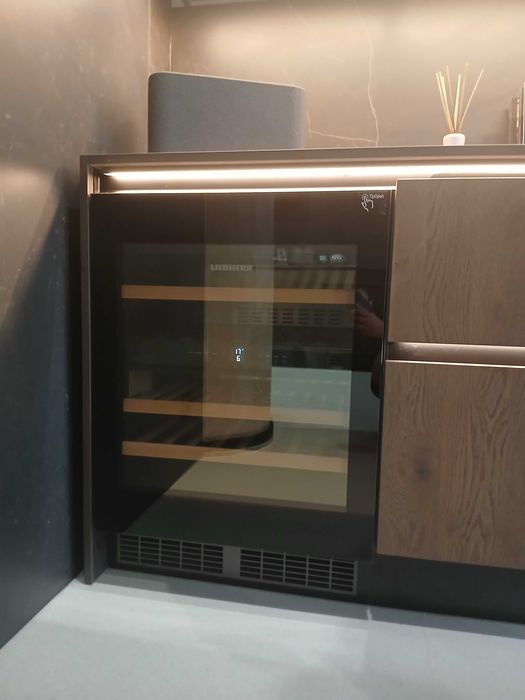 Chłodziarka dwustrefowa LIEBHERR UWTgb 1682 z ekspozycji