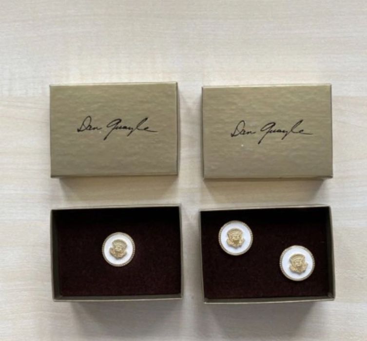 Spinki do mankietów Dana Quayle wiceprezydenta USA + przypinka