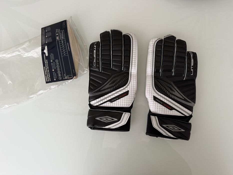 Umbro rękawice bramkarskie nowe rozmiar 11