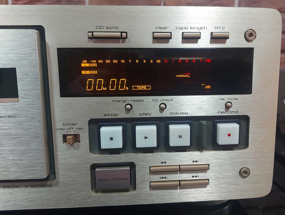 Teac V-6030S для японського ринку