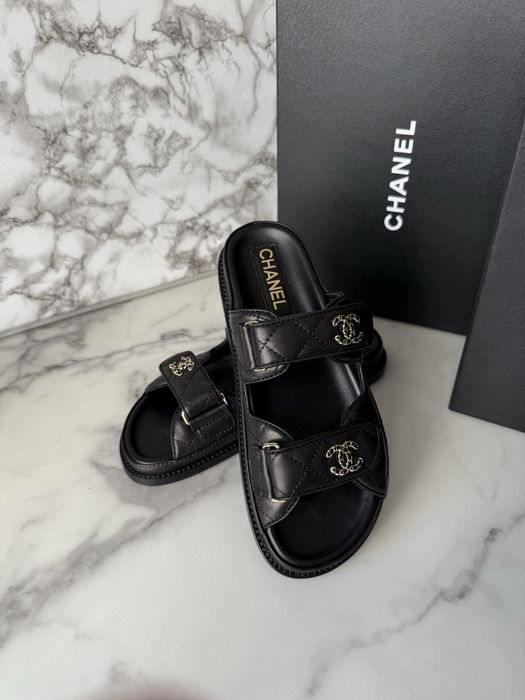 Klapki chanel black leather