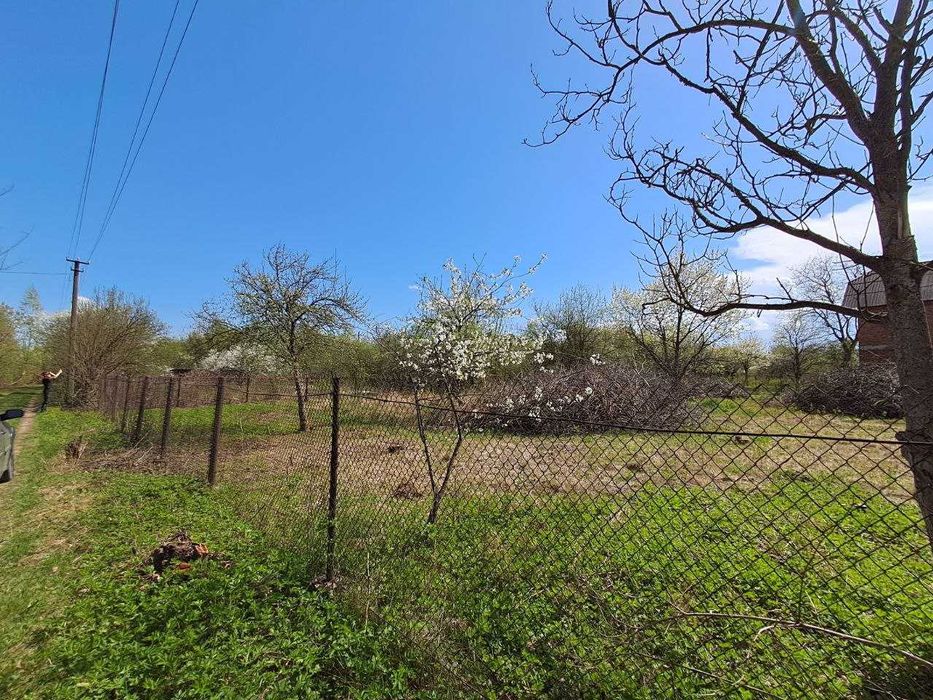 Продається дачна ділянка з фундаментом в гарній локації в Братківцях