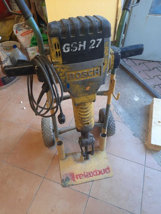 BOSCh GSH 27 z wózkiem transportowym.