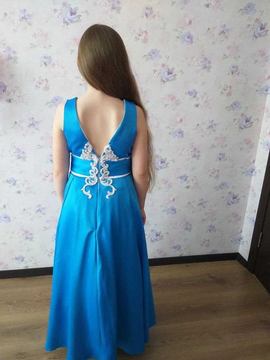 Продам праздничное платье