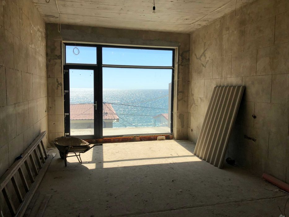 Продажа дома в Совиньоне. Вид на море. Под чистовую отделку. Проект.