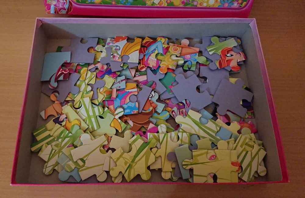 Puzzle Winx Club Clementoni 104 peças usado como novo