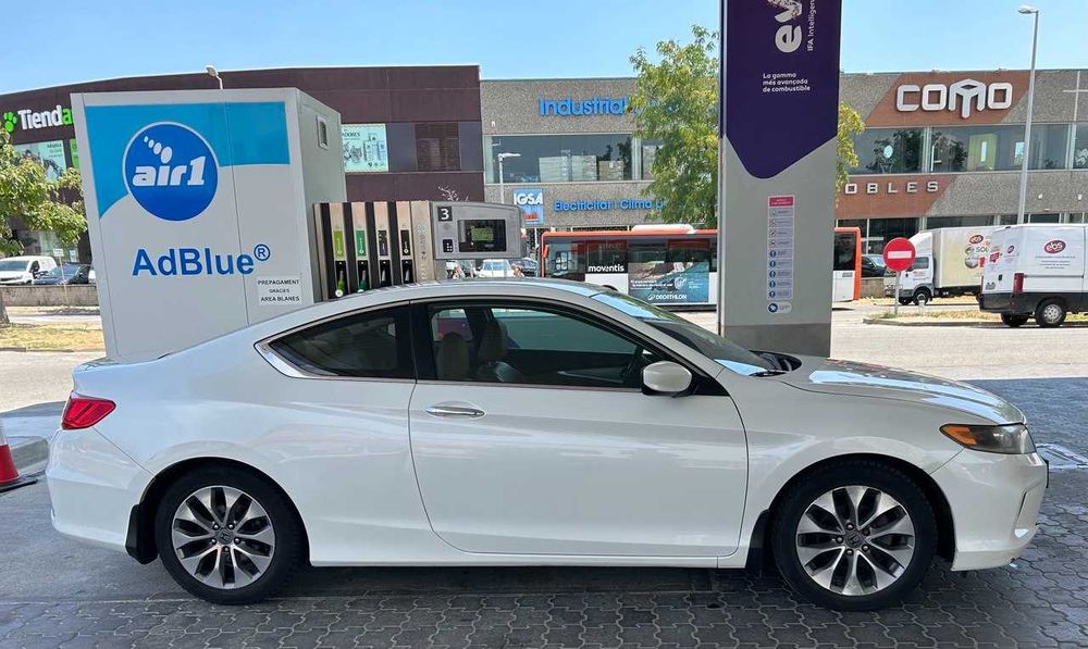 Крута та дуже емоційна Honda Accord Coupe LX-S.