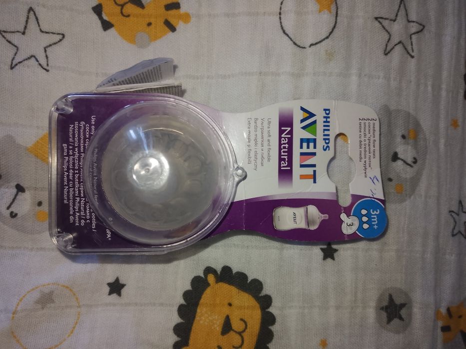 Нові силіконові соски Philips Avent Natural 3м+ (Середній потік), 2 шт.
