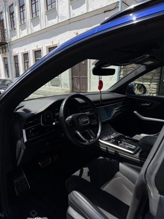 Audi Q 8 2018 рік