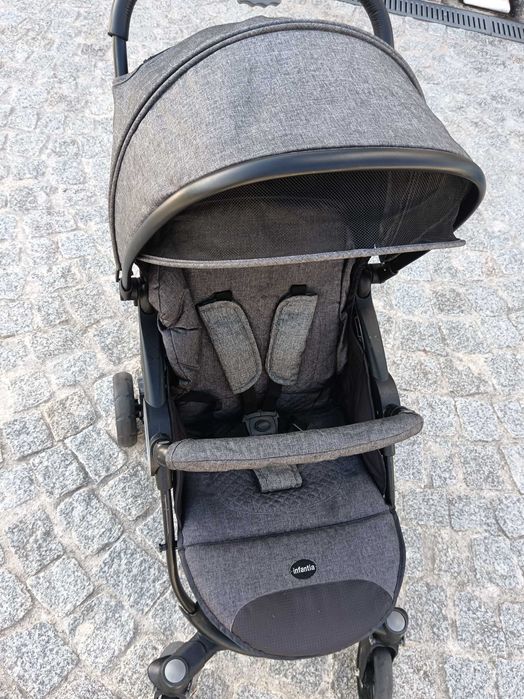 Carro de bebê e ovo