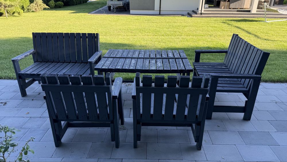 Komplet tarasowo - grillowy - stół, 2 ławki i 2 krzesła