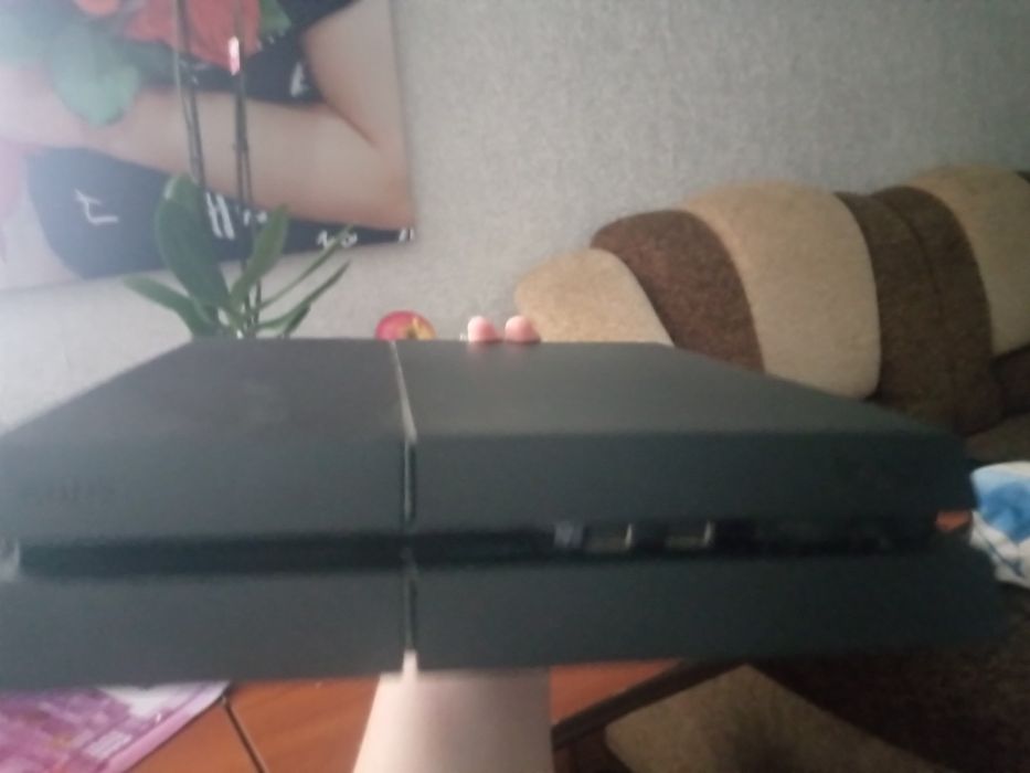 Sony PlayStation 4  3 диска без джойстика !!!