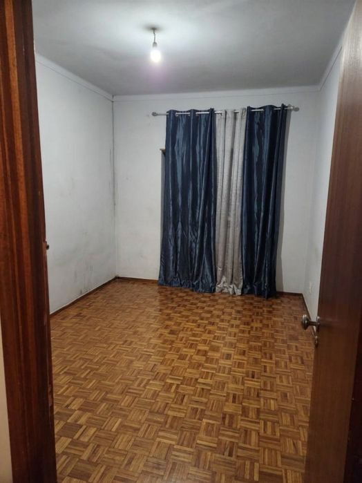 Arrendamento - T2 - Vale da Amoreira – Por trás do Centro Comercial da Zona F (ao lado das moradias)