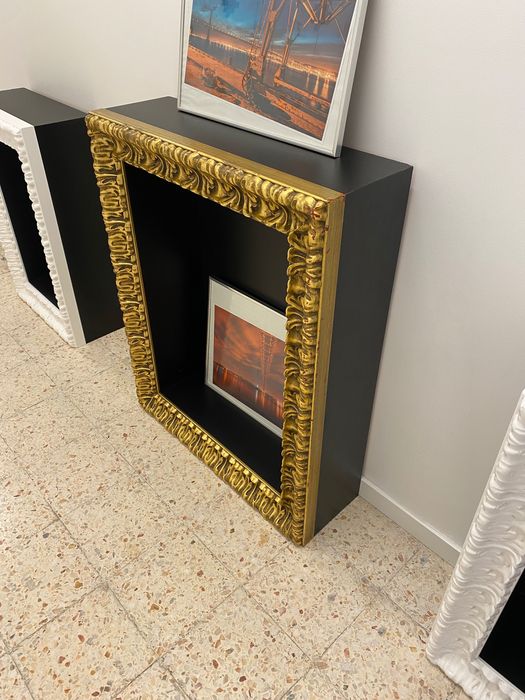 Moldura com caixa em madeira