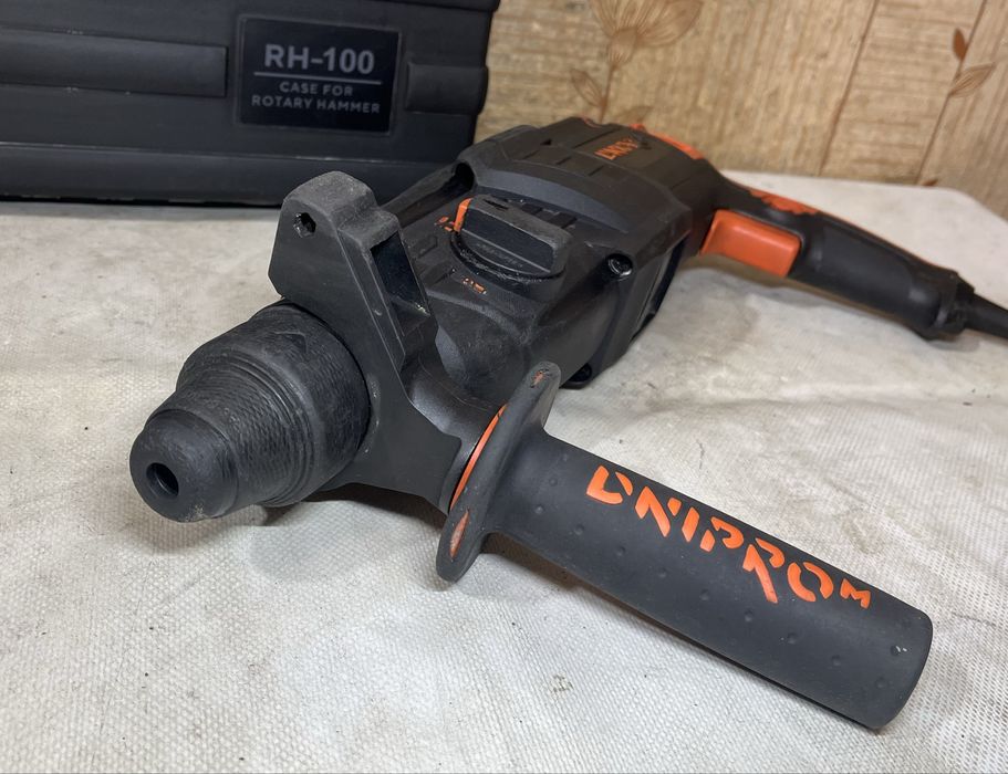 Dnipro-M RH-100 Перфоратор SDS+ 2.8Дж 880Вт Кейс