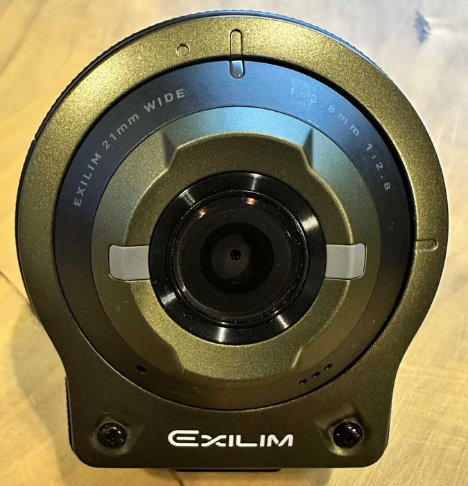 CASIO EXILIM EX-FR10 --> kamera Full HD od iMichu