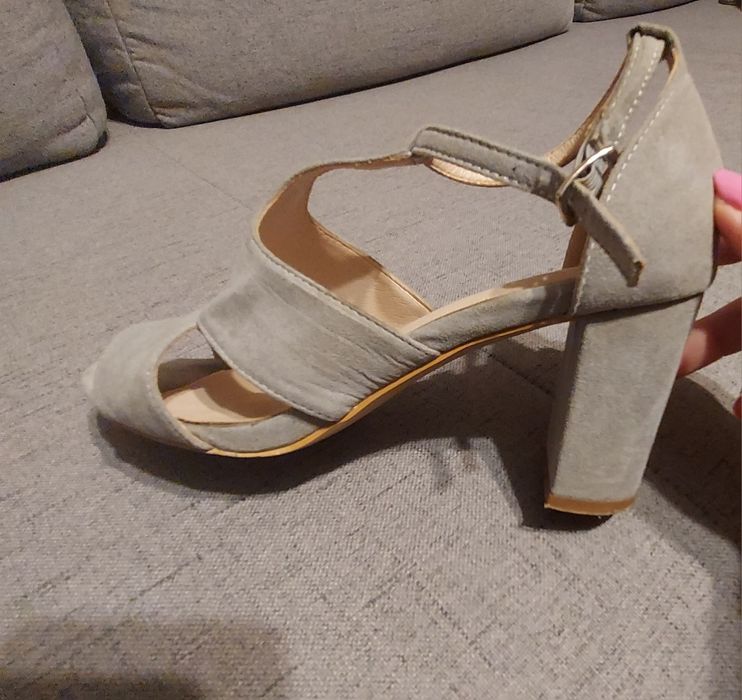 Sandałki na słupku