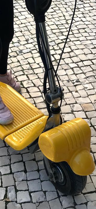 Vendo Trotinete electrica com motor  frente e banco para sentar