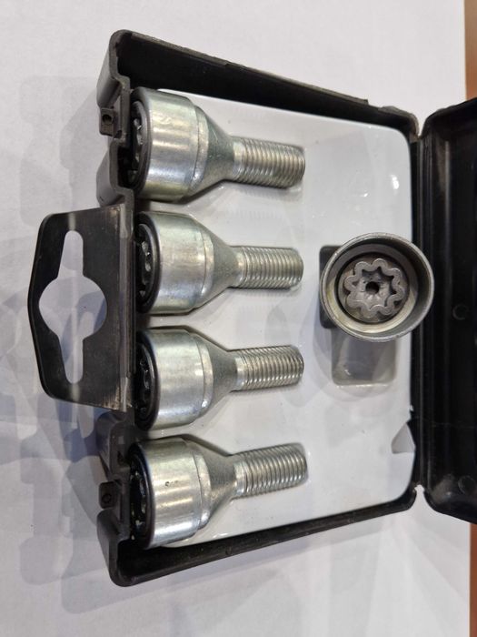 Śruby zabezpieczające M12 Opel