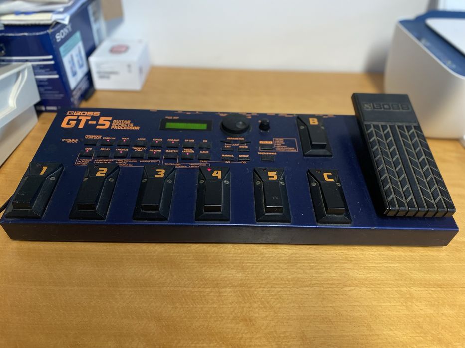 VINTAGE Boss GT5 - em bom estado!