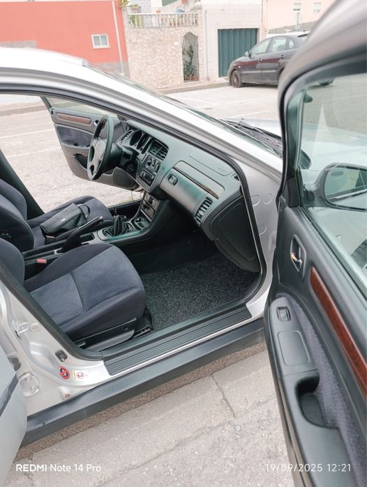 Accord 2001 com 180m km carro muito bom