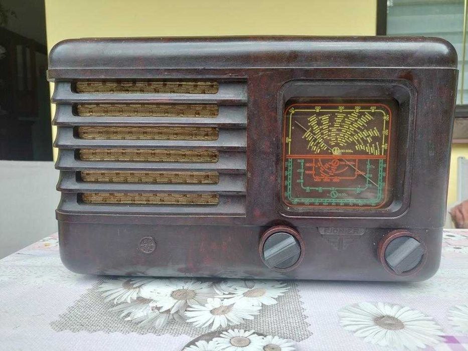 Stare radio PIONIER U2 bakelit dla kolekcjonera po remoncie